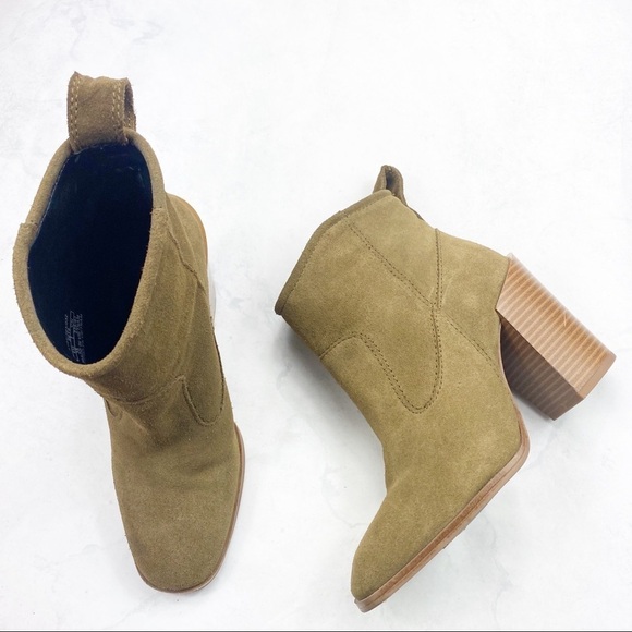 [Zara] Classic Suede Heeled Booties